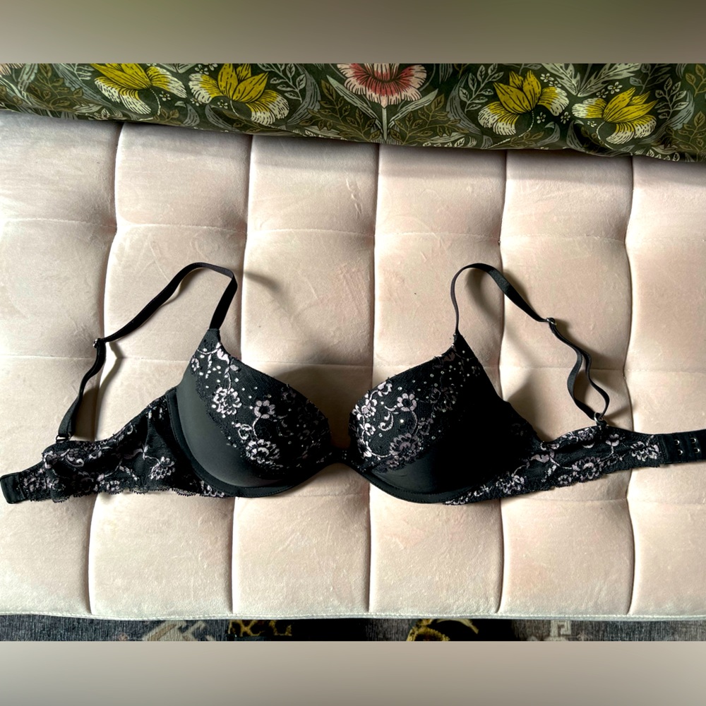 Lace and shiny Victoria’s Secret bra- 32D